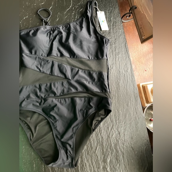 New💐 Beachsissi 1Pc. Bathing Suit - Picture 1 of 4